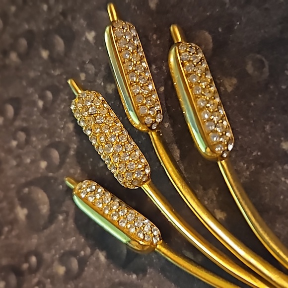 Swarovski Pin Cat Tail-Inspired Unique Stunning Rhinestone Goldtone Women's OS - Picture 3 of 4